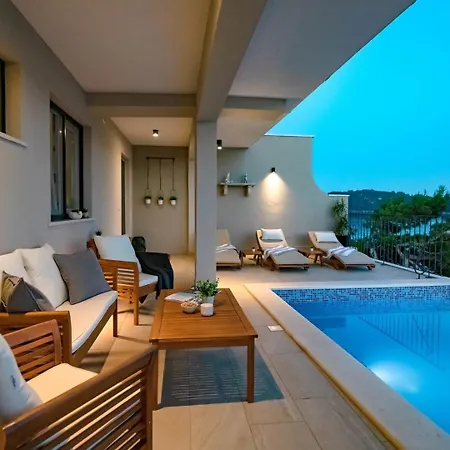 Beachfront Marija - Karbuni Willa