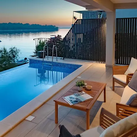 Beachfront Marija - Karbuni