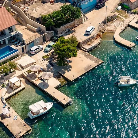 Villa Beachfront Marija - Karbuni *