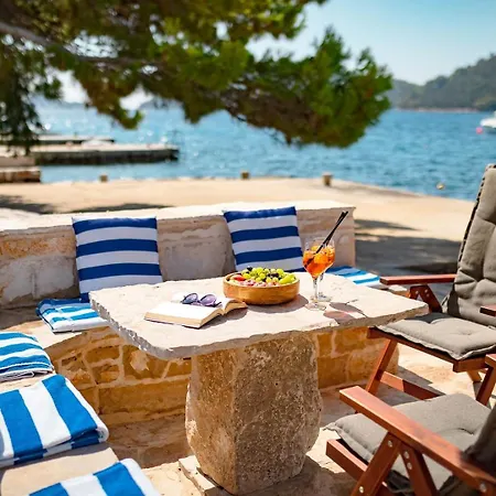 Villa Beachfront Marija - Karbuni *